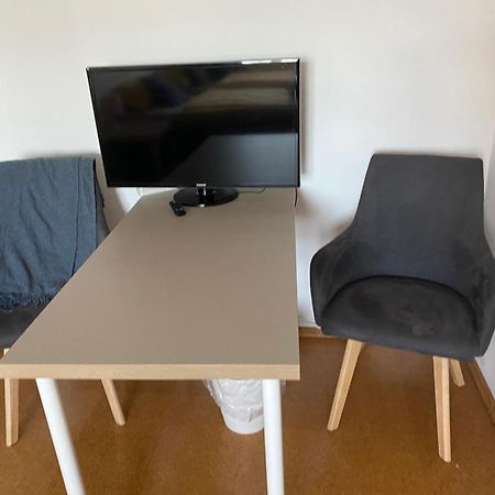 Privat Zimmer mit Garten Nutzung , Gasthaus, WG, WLAN Essen Exterior foto