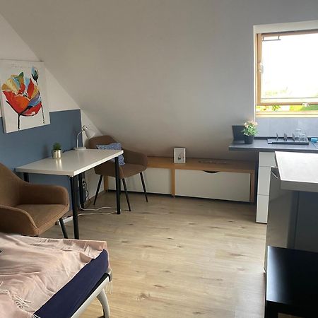Privat Zimmer mit Garten Nutzung , Gasthaus, WG, WLAN Essen Exterior foto