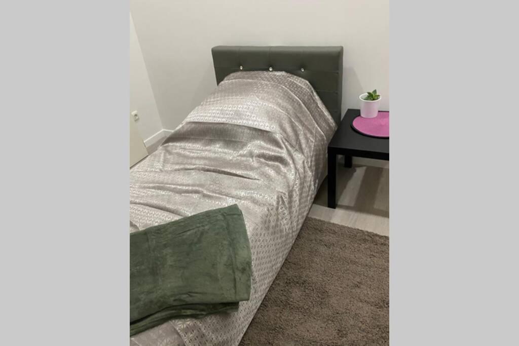 Privat Zimmer mit Garten Nutzung , Gasthaus, WG, WLAN Essen Exterior foto