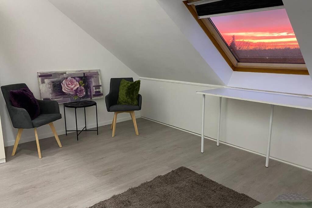 Privat Zimmer mit Garten Nutzung , Gasthaus, WG, WLAN Essen Exterior foto