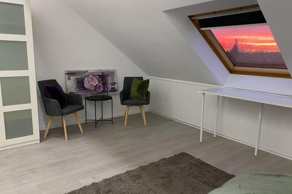 Privat Zimmer mit Garten Nutzung , Gasthaus, WG, WLAN Essen Exterior foto