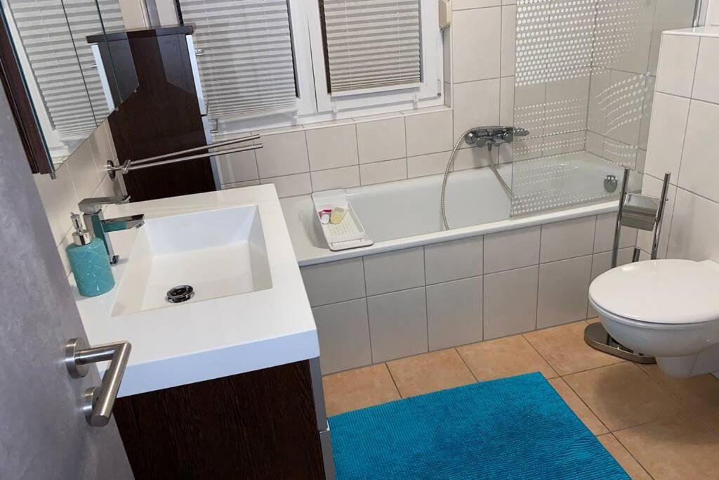 Privat Zimmer mit Garten Nutzung , Gasthaus, WG, WLAN Essen Exterior foto