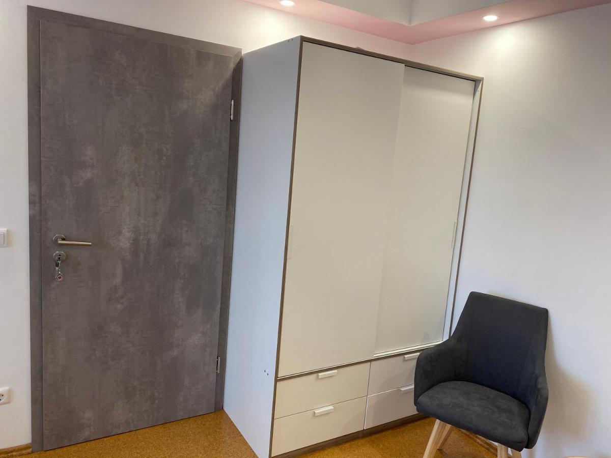 Privat Zimmer mit Garten Nutzung , Gasthaus, WG, WLAN Essen Exterior foto