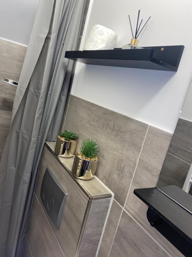 Privat Zimmer mit Garten Nutzung , Gasthaus, WG, WLAN Essen Exterior foto