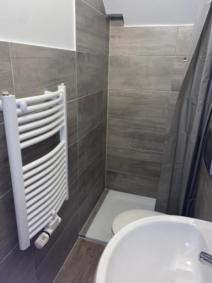 Privat Zimmer mit Garten Nutzung , Gasthaus, WG, WLAN Essen Exterior foto