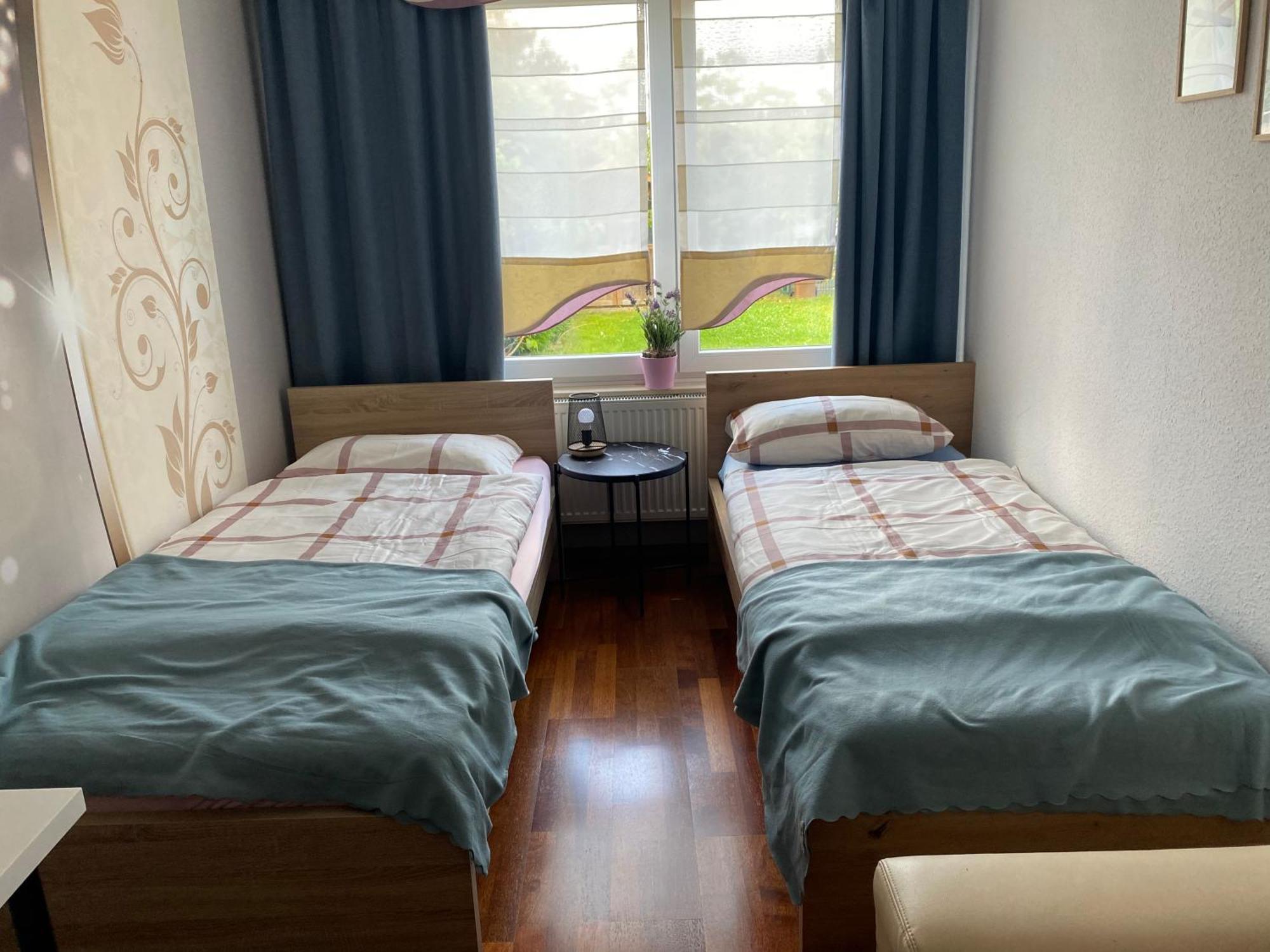 Privat Zimmer mit Garten Nutzung , Gasthaus, WG, WLAN Essen Exterior foto