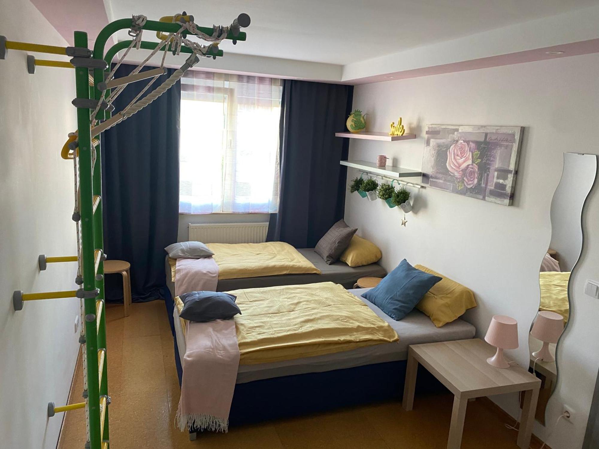 Privat Zimmer mit Garten Nutzung , Gasthaus, WG, WLAN Essen Exterior foto