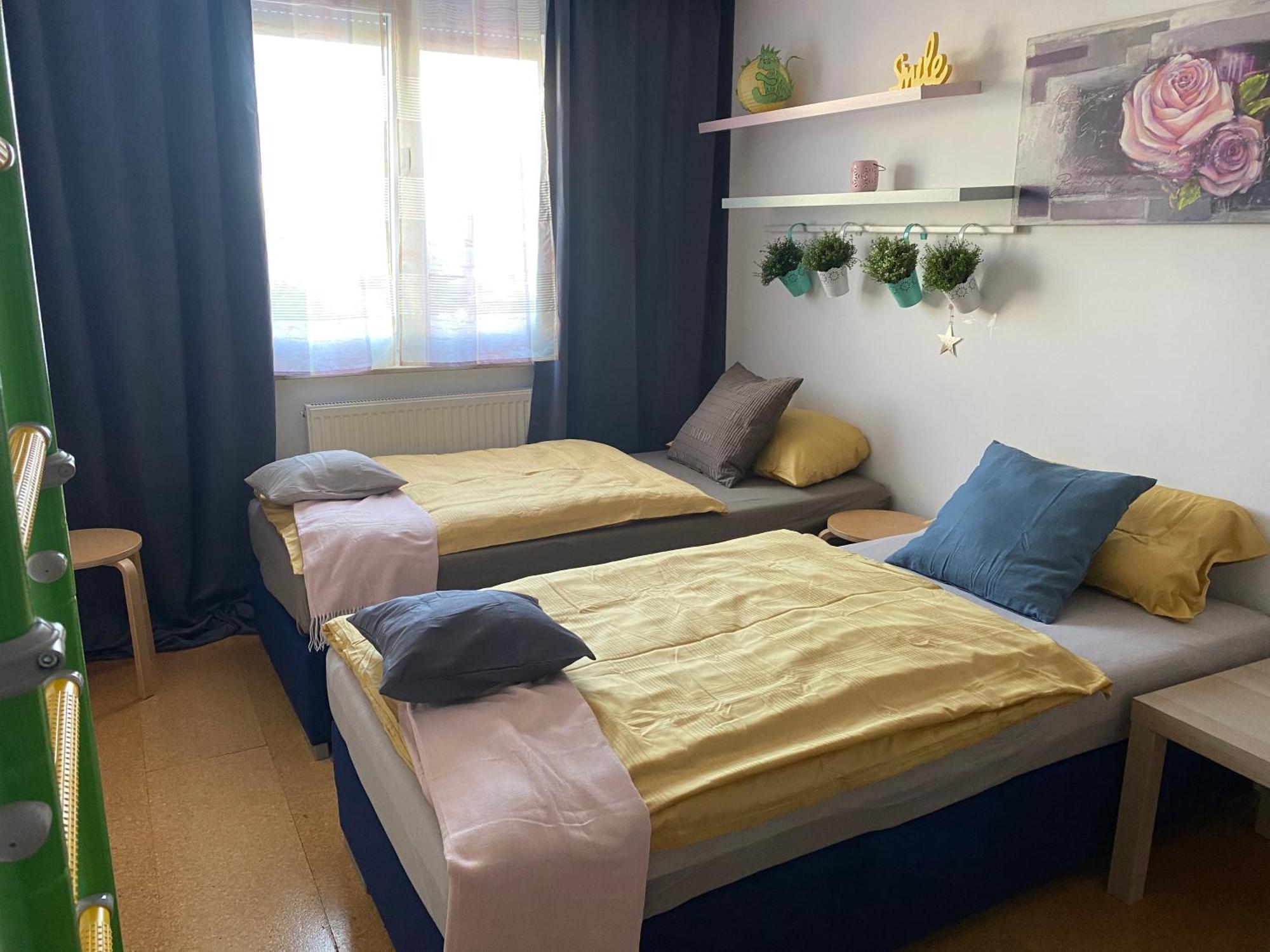 Privat Zimmer mit Garten Nutzung , Gasthaus, WG, WLAN Essen Exterior foto