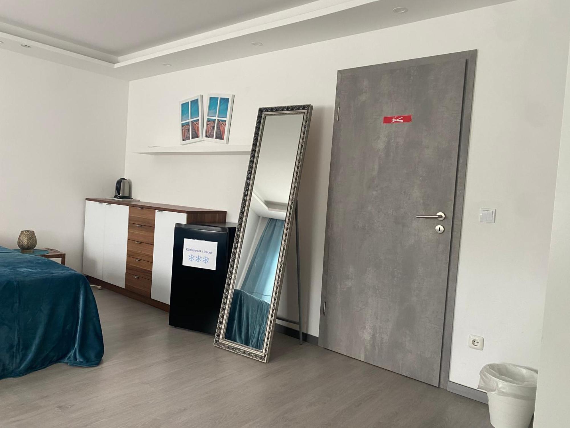 Privat Zimmer mit Garten Nutzung , Gasthaus, WG, WLAN Essen Exterior foto