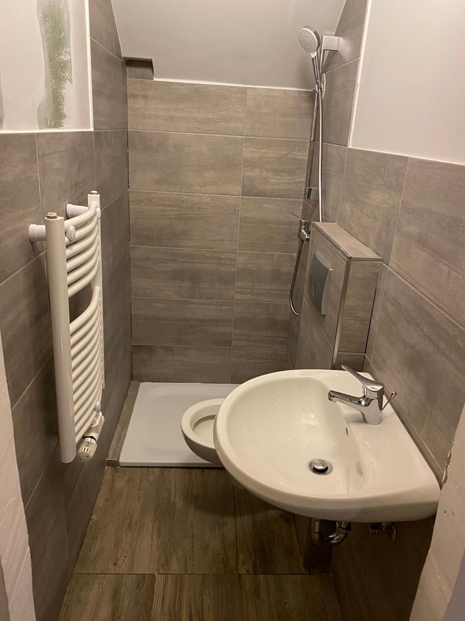 Privat Zimmer mit Garten Nutzung , Gasthaus, WG, WLAN Essen Exterior foto