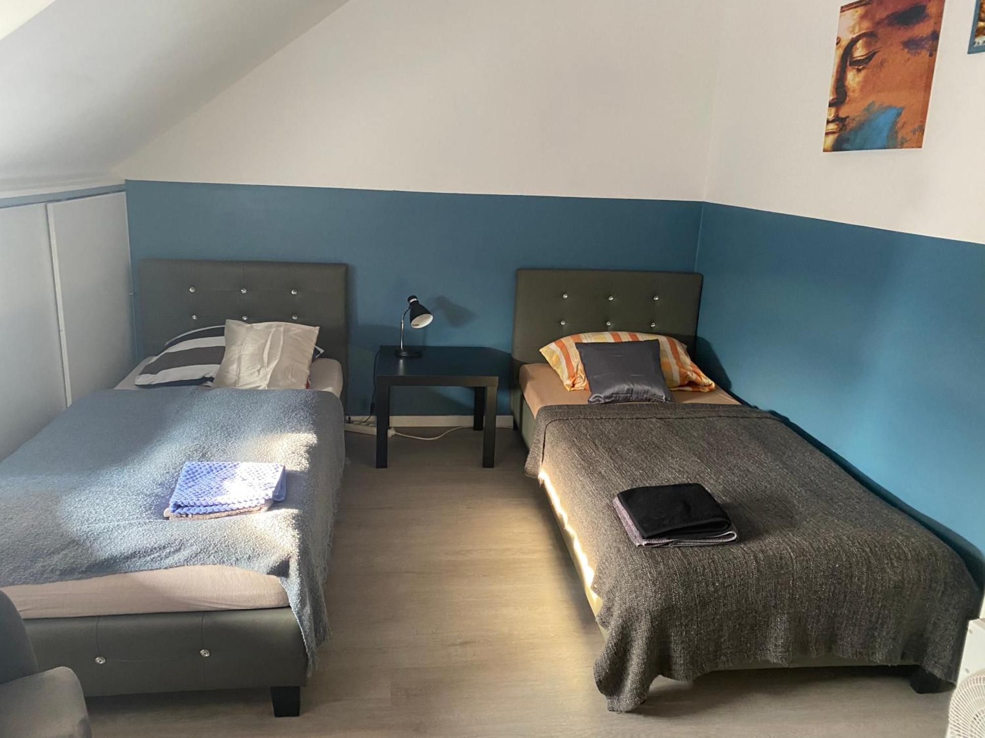 Privat Zimmer mit Garten Nutzung , Gasthaus, WG, WLAN Essen Exterior foto