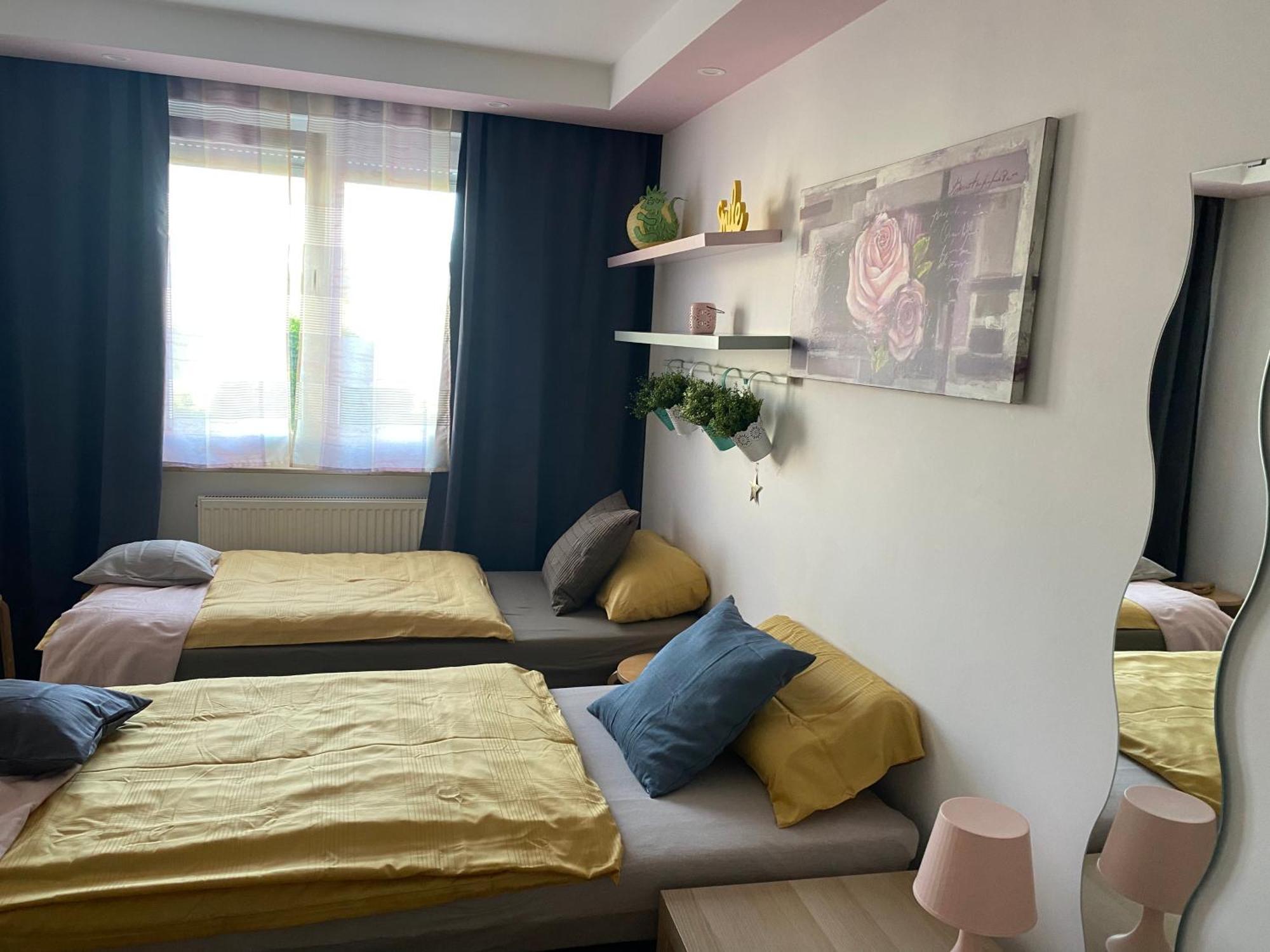 Privat Zimmer mit Garten Nutzung , Gasthaus, WG, WLAN Essen Exterior foto