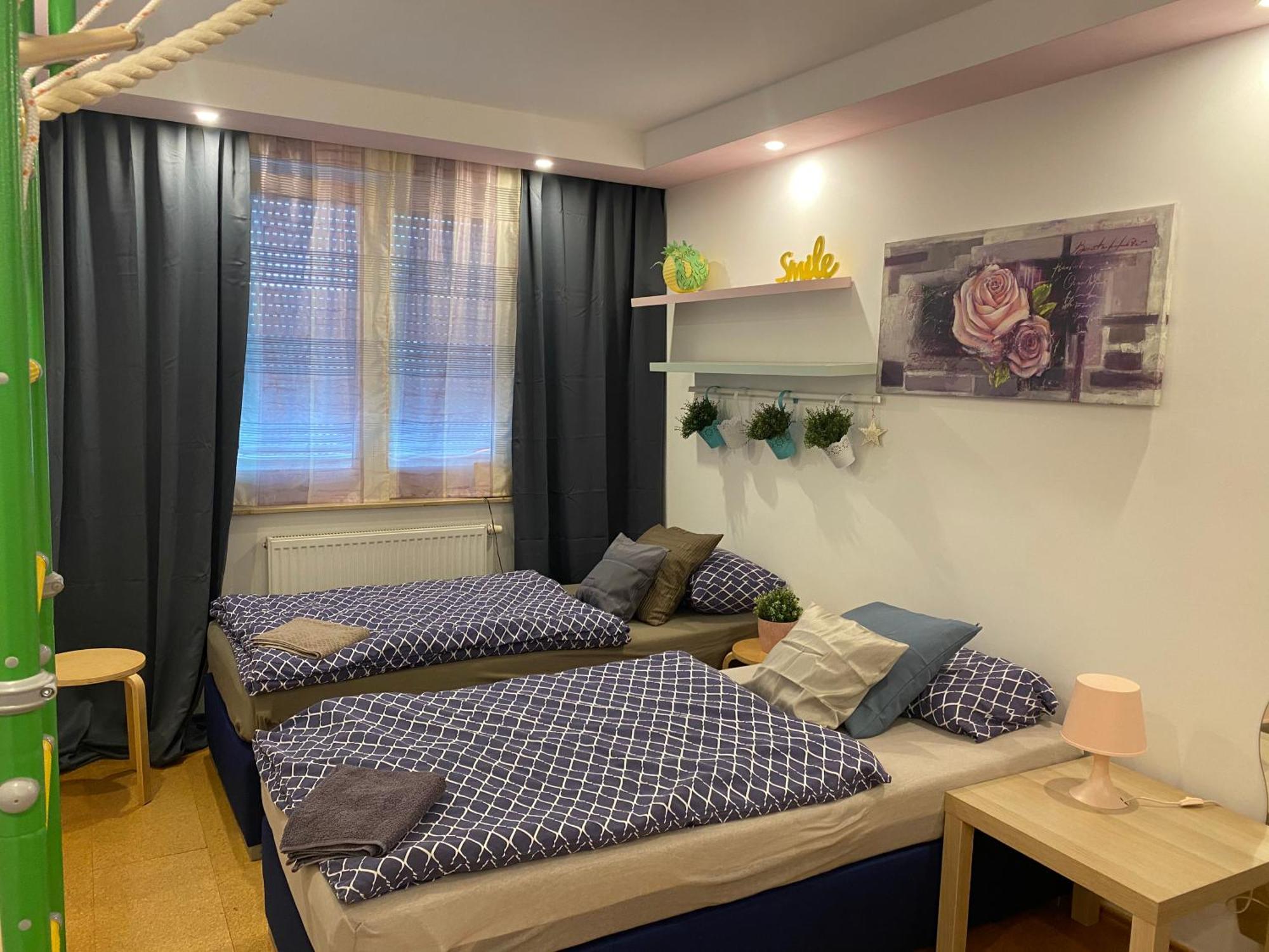Privat Zimmer mit Garten Nutzung , Gasthaus, WG, WLAN Essen Exterior foto