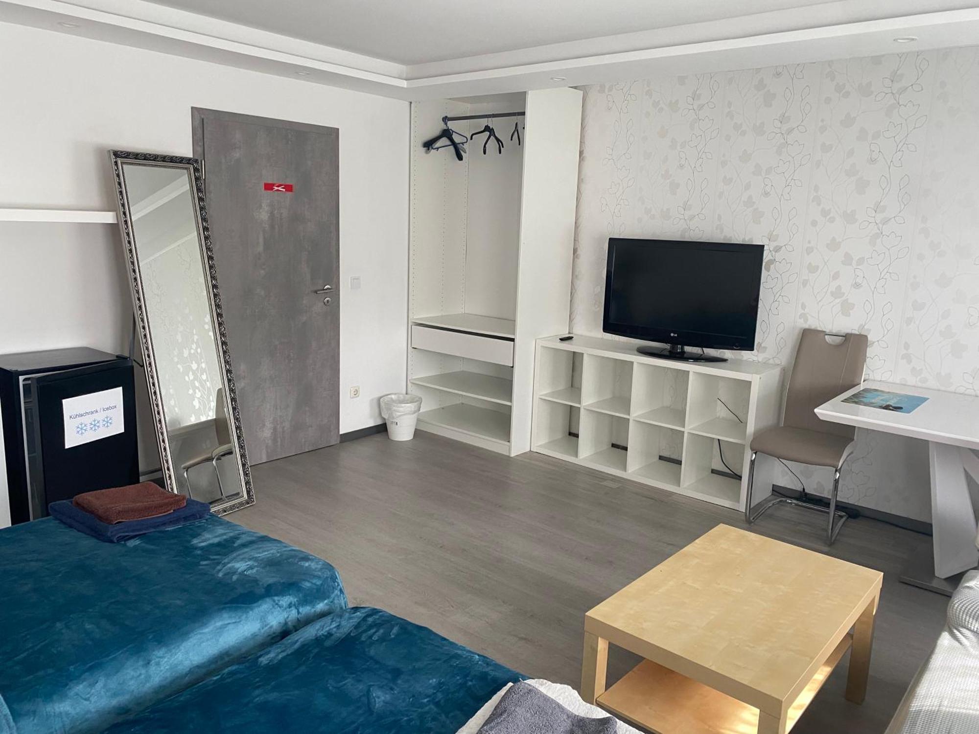 Privat Zimmer mit Garten Nutzung , Gasthaus, WG, WLAN Essen Exterior foto