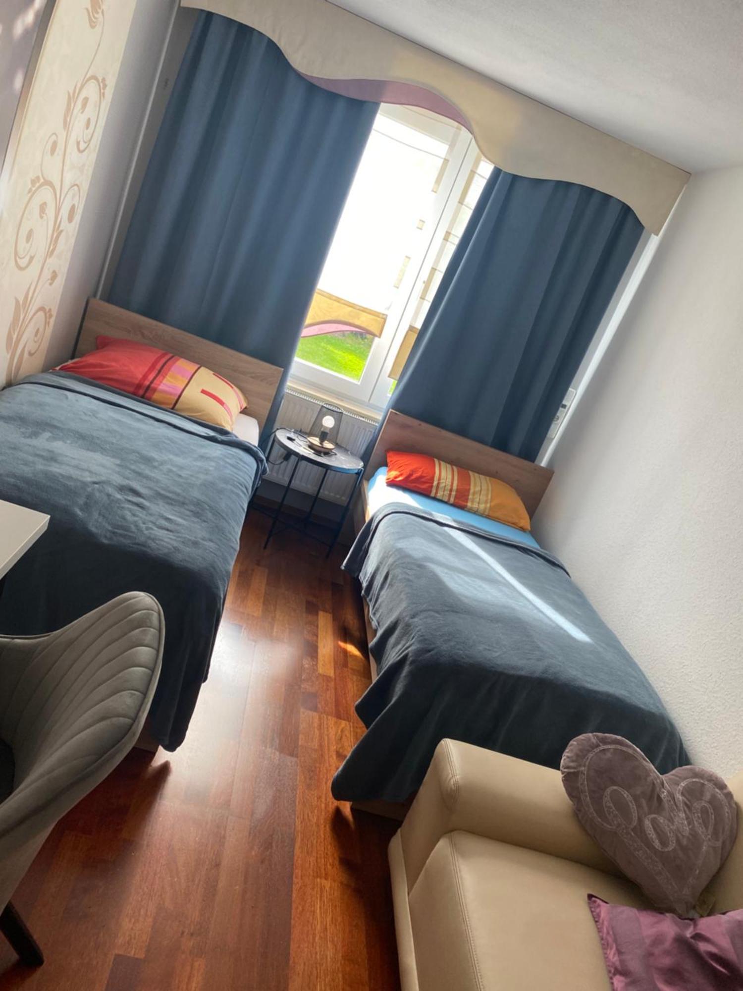 Privat Zimmer mit Garten Nutzung , Gasthaus, WG, WLAN Essen Exterior foto