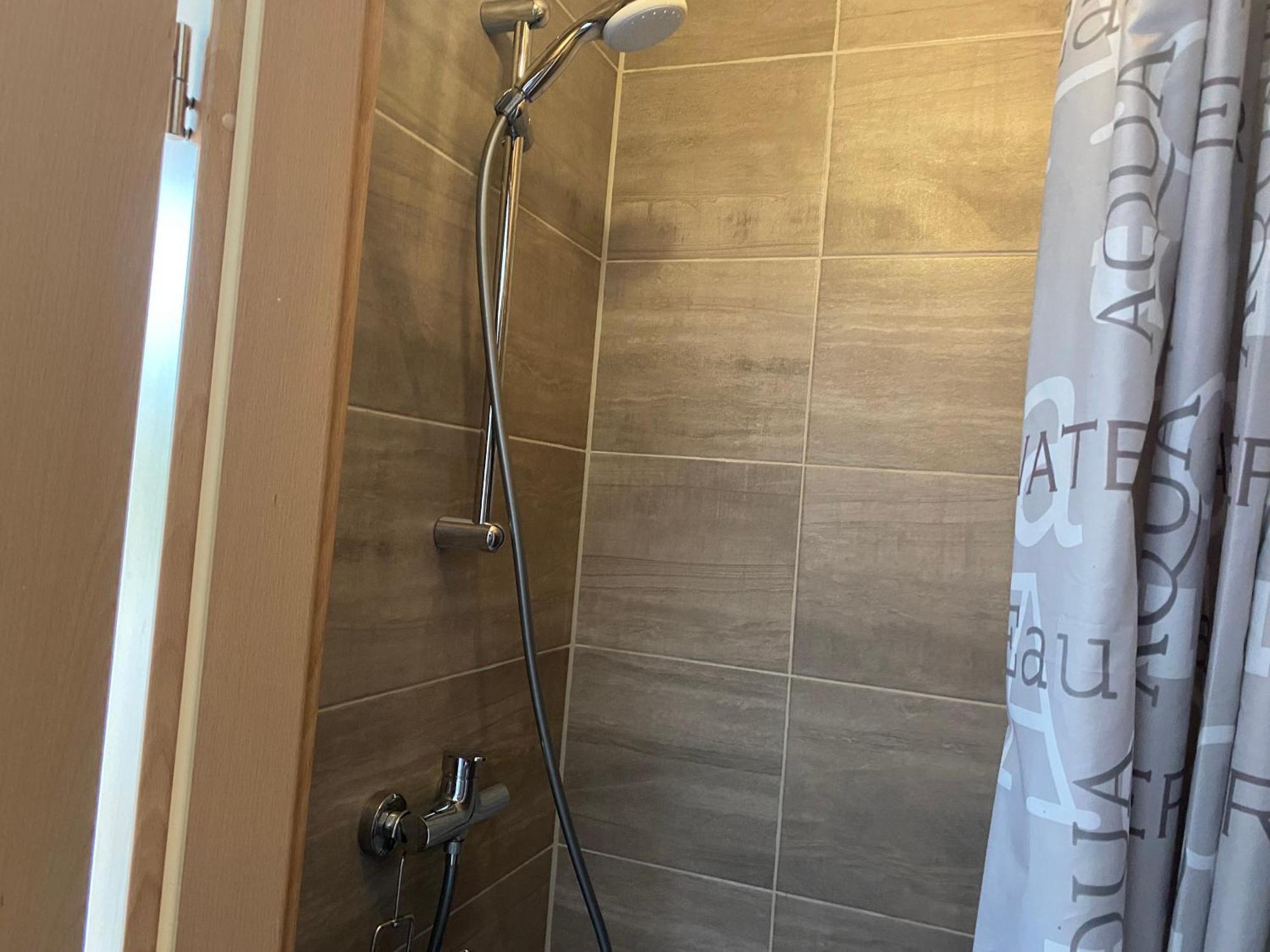 Privat Zimmer mit Garten Nutzung , Gasthaus, WG, WLAN Essen Exterior foto