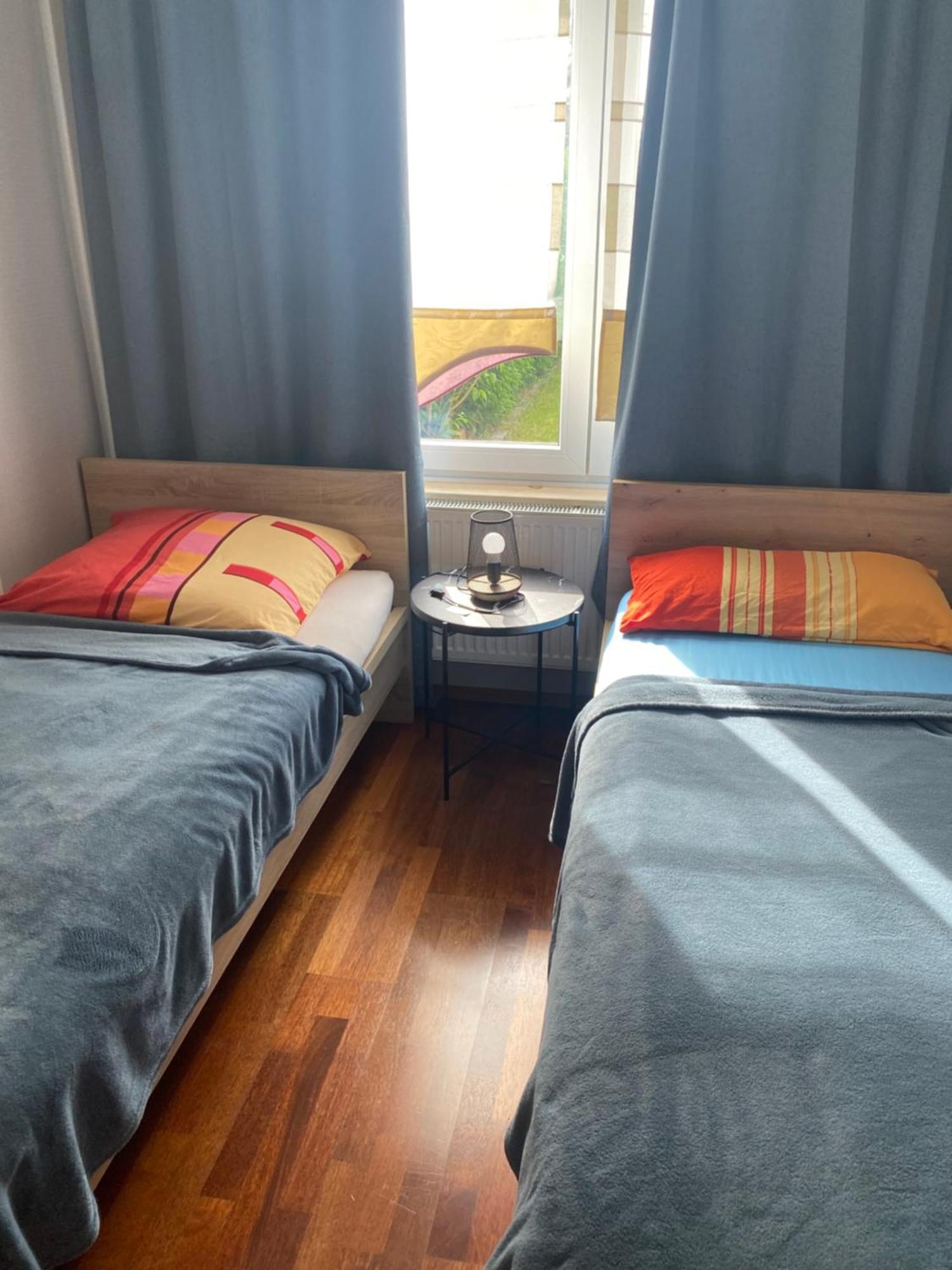 Privat Zimmer mit Garten Nutzung , Gasthaus, WG, WLAN Essen Exterior foto