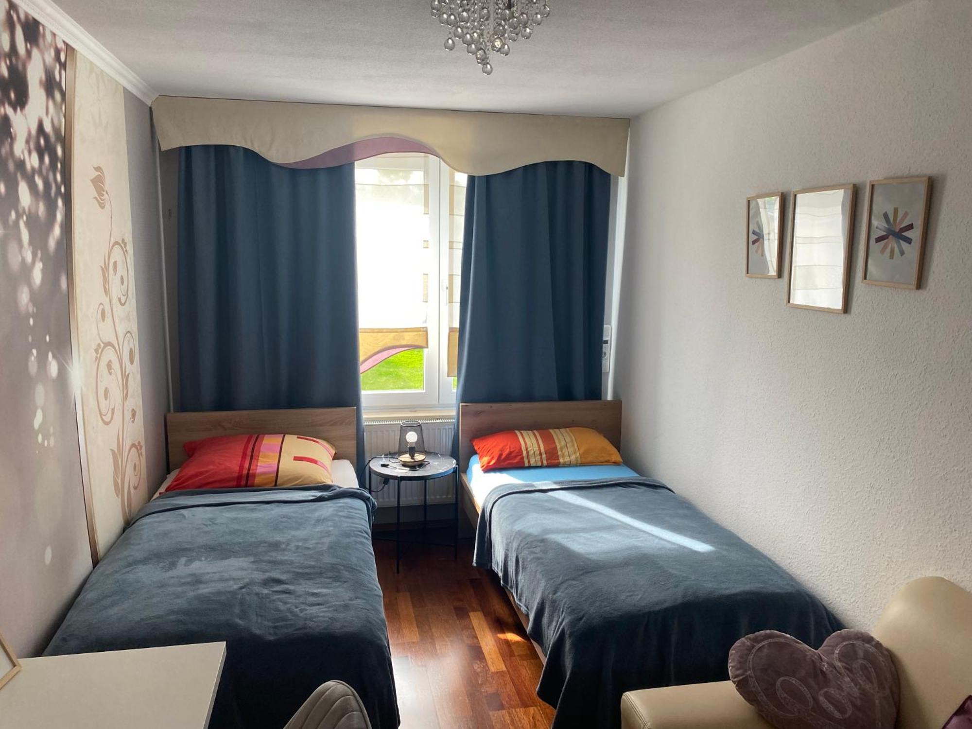 Privat Zimmer mit Garten Nutzung , Gasthaus, WG, WLAN Essen Exterior foto