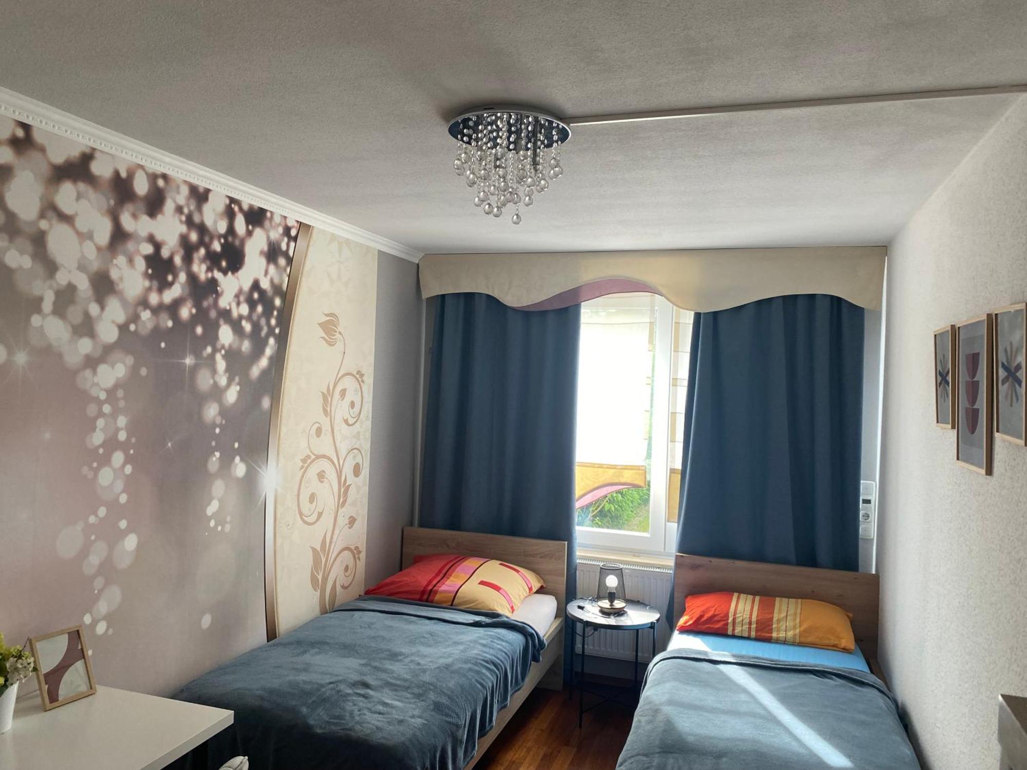 Privat Zimmer mit Garten Nutzung , Gasthaus, WG, WLAN Essen Exterior foto