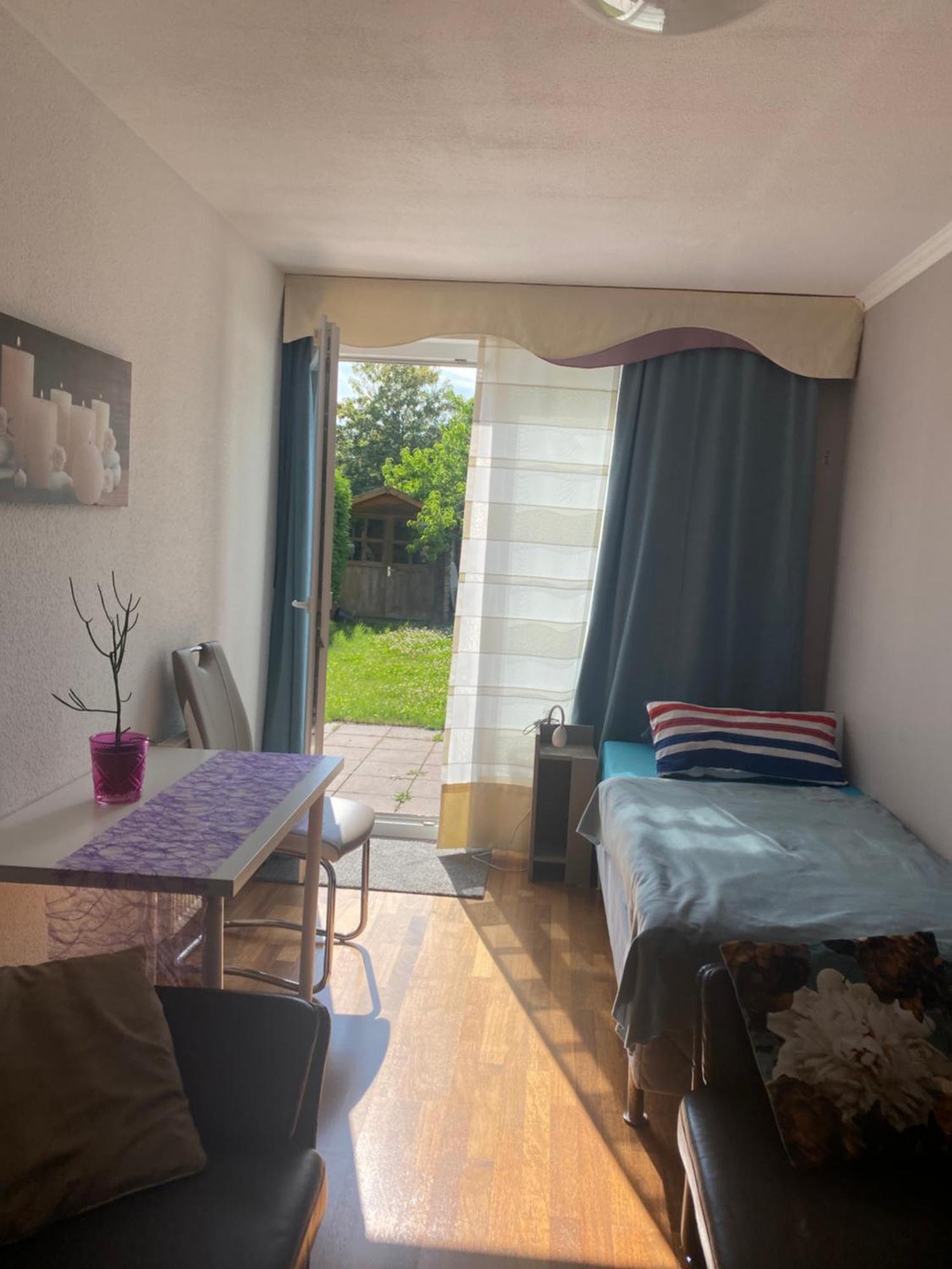 Privat Zimmer mit Garten Nutzung , Gasthaus, WG, WLAN Essen Exterior foto